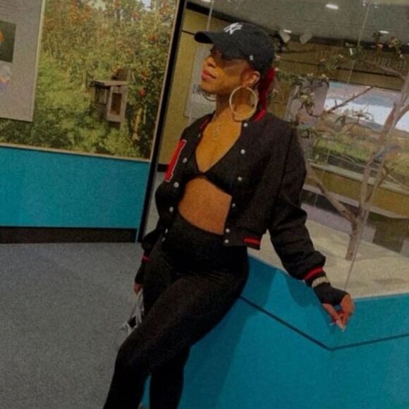 Y2K 90s Yellow Gold Filled Exaggerated Hoop Huggie Earrings - Picture 8 of 8